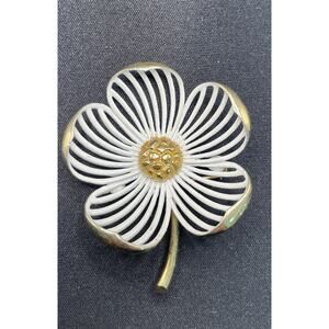 Monet Vintage Marked Brooch Pin White Dogwood Flower Enameled. Beautiful.